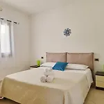 La Casalinda - In Zona Residenziale A E Con Veranda Privata * Orosei