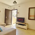 La Casalinda - In Zona Residenziale A E Con Veranda Privata Orosei