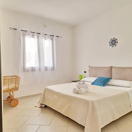 La Casalinda - In Zona Residenziale A E Con Veranda Privata 펜션