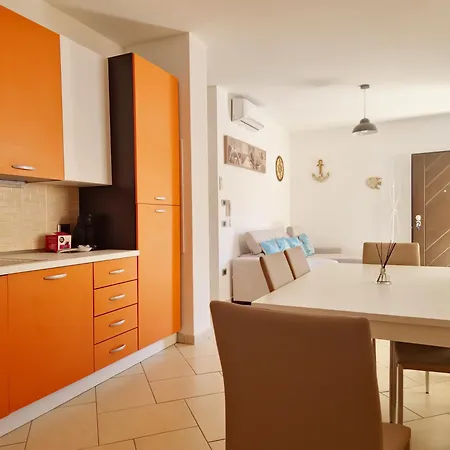 La Casalinda - In Zona Residenziale A E Con Veranda Privata *