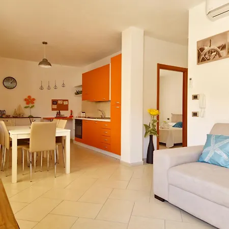 Ferienhaus La Casalinda - In Zona Residenziale A E Con Veranda Privata Orosei