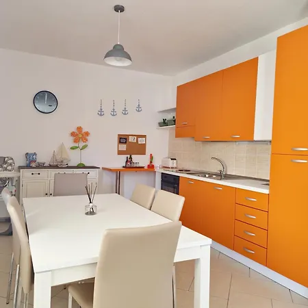 La Casalinda - In Zona Residenziale A E Con Veranda Privata 펜션