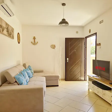 La Casalinda - In Zona Residenziale A E Con Veranda Privata 펜션 *