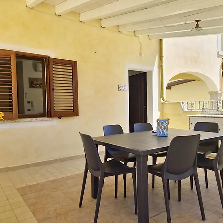 La Casalinda - In Zona Residenziale A E Con Veranda Privata 펜션 오로세