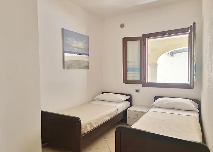 La Casalinda - In Zona Residenziale A E Con Veranda Privata オロゼーイ