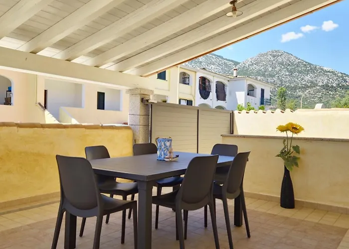 La Casalinda - In Zona Residenziale A E Con Veranda Privata 別荘 オロゼーイ