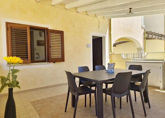 La Casalinda - In Zona Residenziale A E Con Veranda Privata 別荘 オロゼーイ